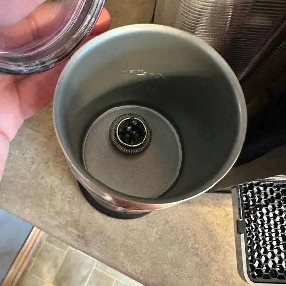Selling my Nespresso Evoluo Piano Black & Aeroccino3 Milk Frother